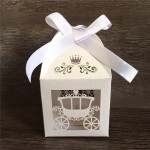 Ruban de style multicolore découpé au laser en papier perlé avec boîte de chocolats bonbons d'anniversaire