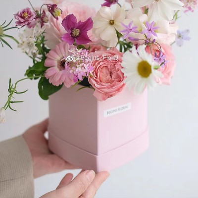 Boîte cadeau avec seau en forme de coeur, boîte de fleurs, boîte de roses